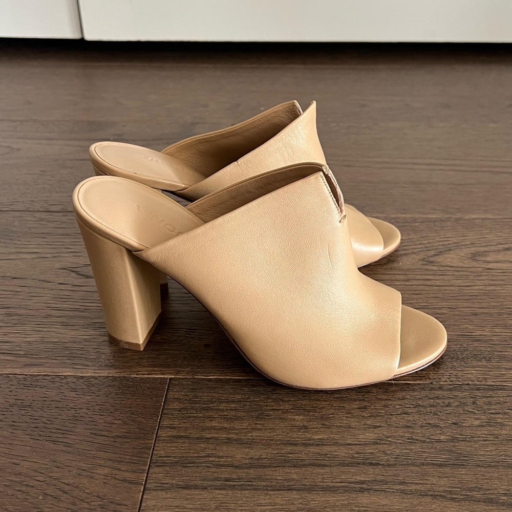 Vince Size 7M / 37 Hollis Leather Mule Heel in Cappuccino Tan - like new